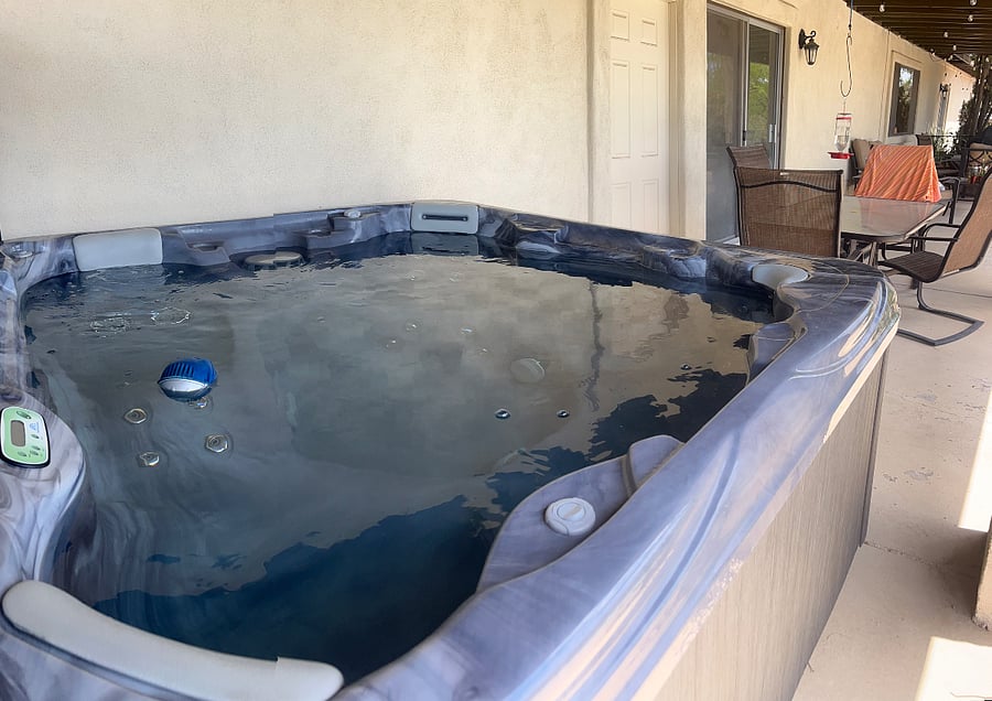 Hot tub for 4