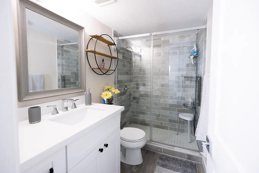 Second bathroom (mirror image of primary)
