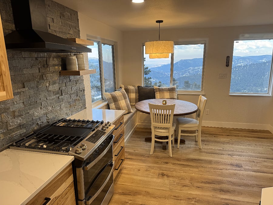 Eat in Kitchen area