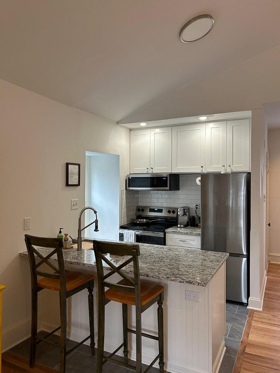 Kitchen sink and cabinets
Studio apartment (#3)