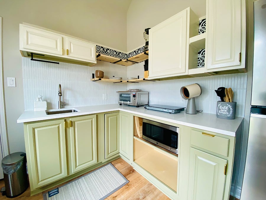 this kitchen doesnt have dishwasher.