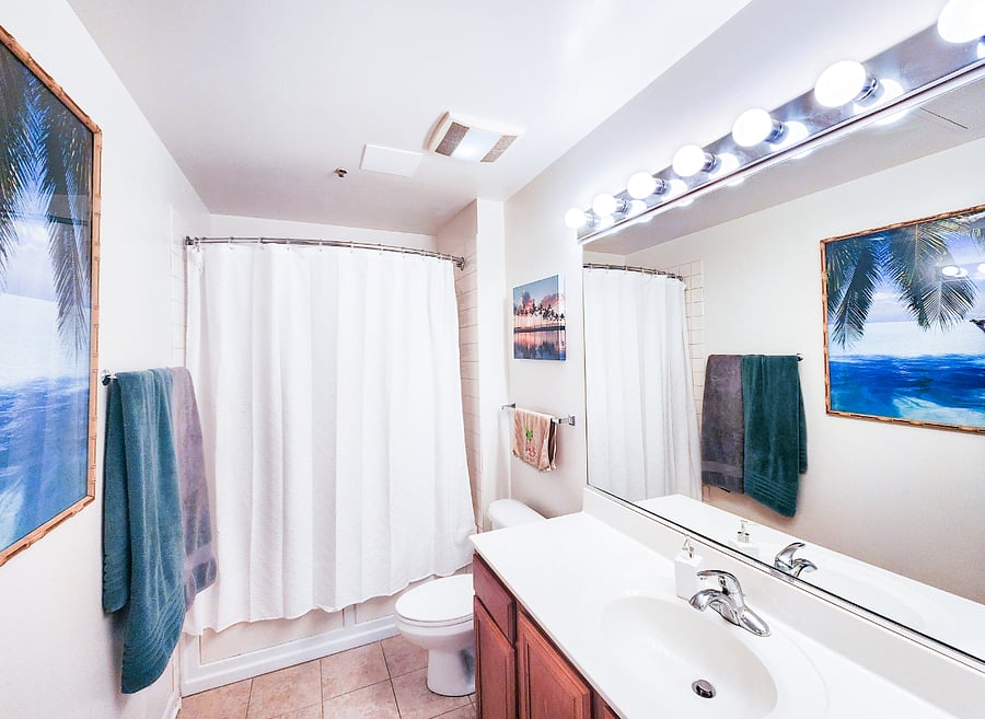 Bathroom with Automatic Lights