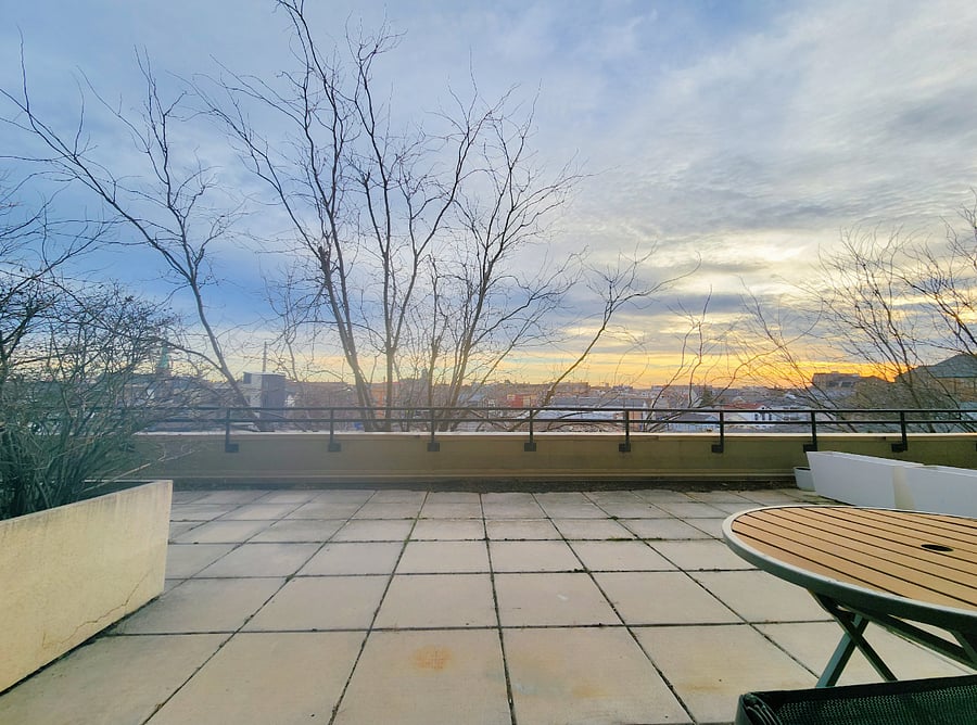 XL Terrace with Bistro Table and Chairs
