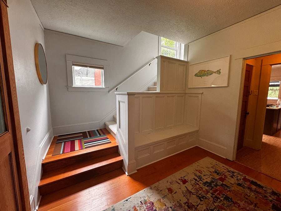 Entrance with staircase to the upstairs