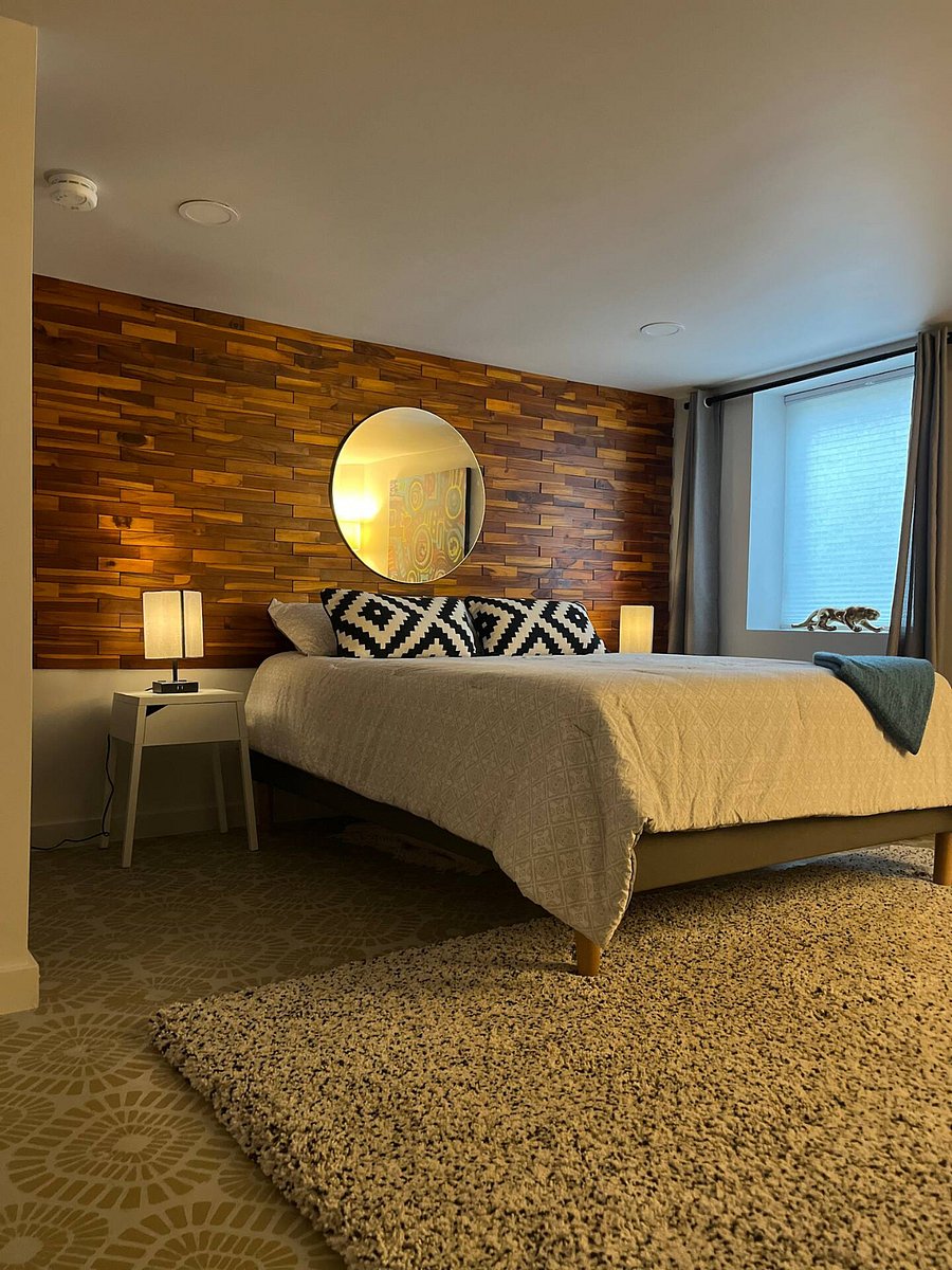 Queen bed in the lower level bedroom