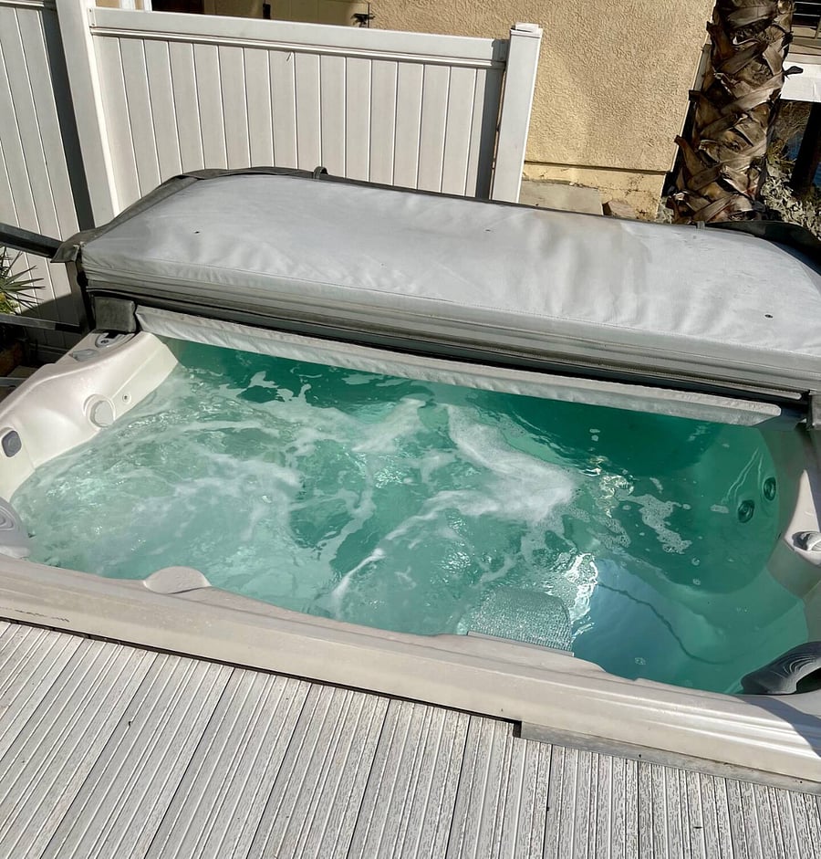 Hot Tub - fits 6-8