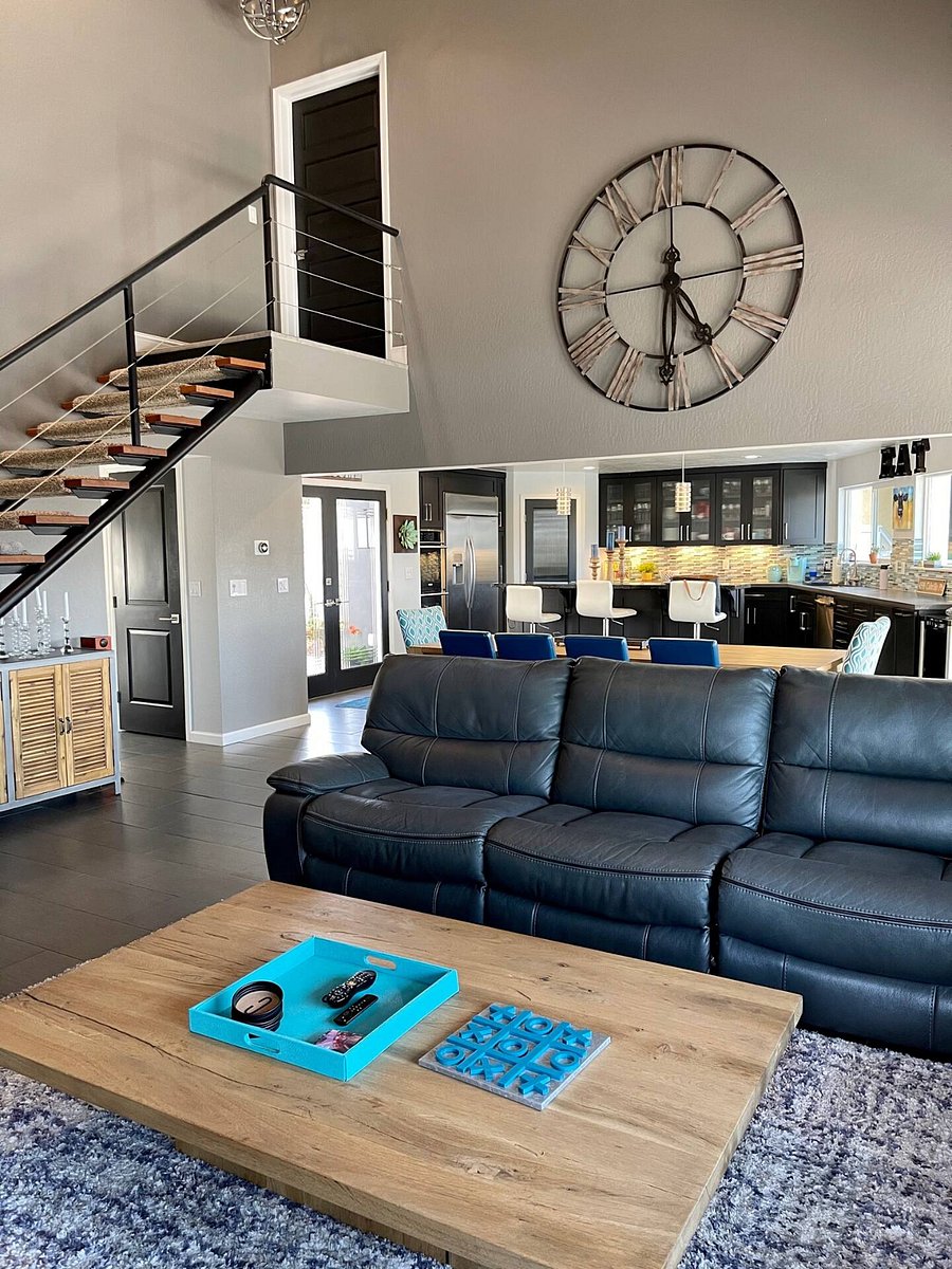 Living room and overall dining and kitchen .  