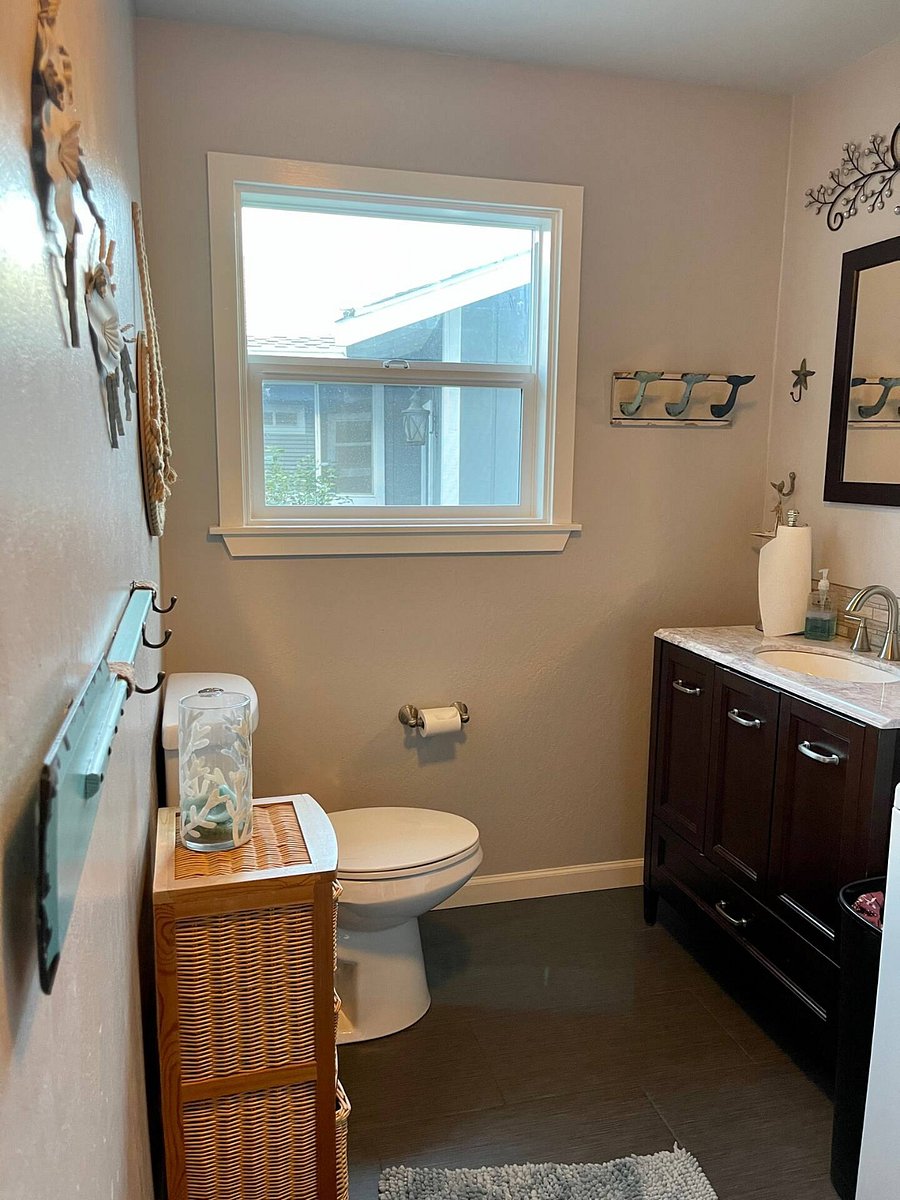 1/2 bath with Washer and Dryer (full size)
