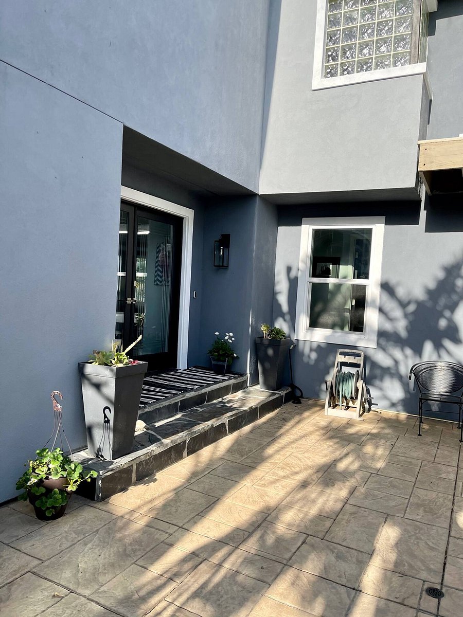 Court Yard to Front Door