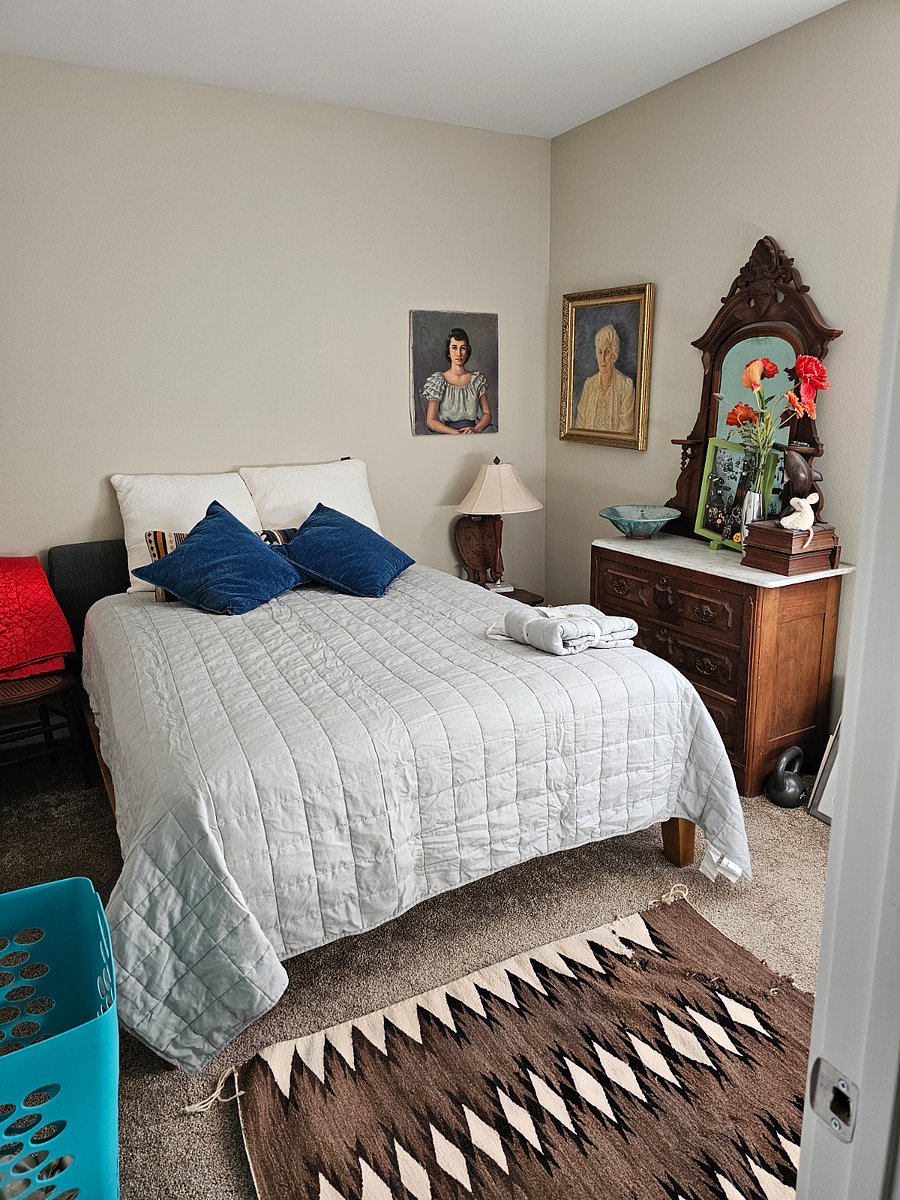 Guest bedroom