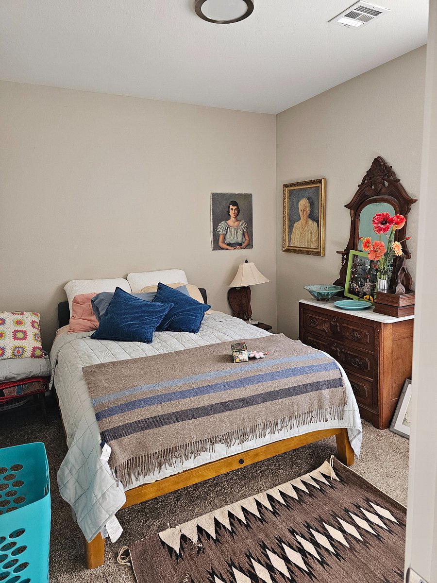 Guest bedroom