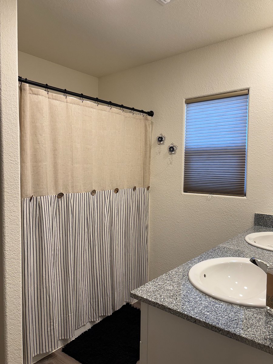 Primary en-suite bathroom. Shower/bathtub combo.