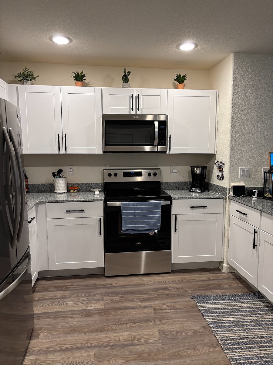 Fully equipped kitchen with new appliances.