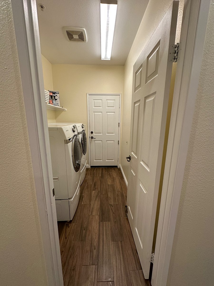 Washer/ dryer area