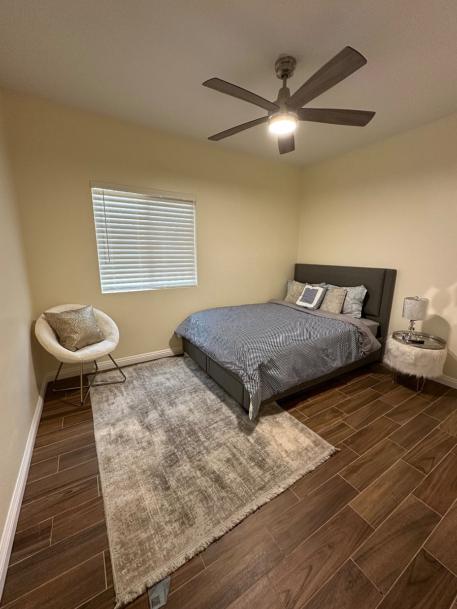 Bedroom 2 queen