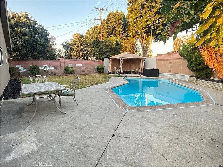 Furnished Finder property 828037_1 photo 3