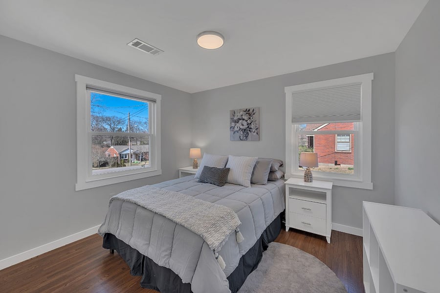Second bedroom w/blackout shades