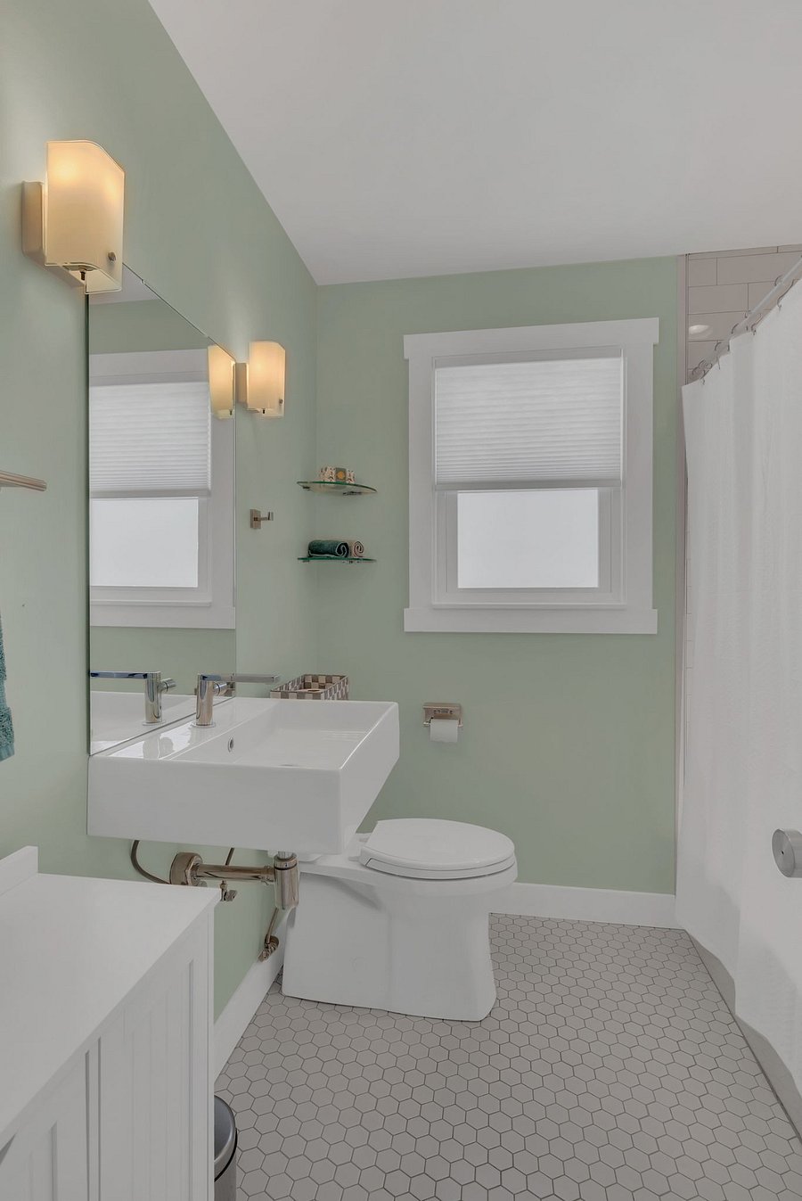 Main bath w/shower