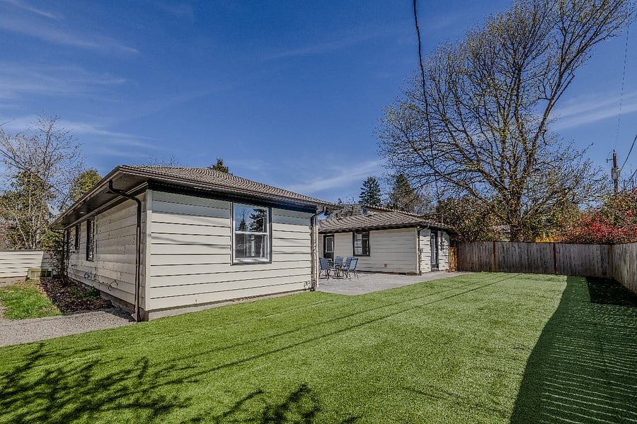 Large, flat, fully-fenced turf yard