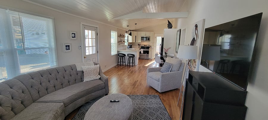 Unit 1: 2/1 Ranch home