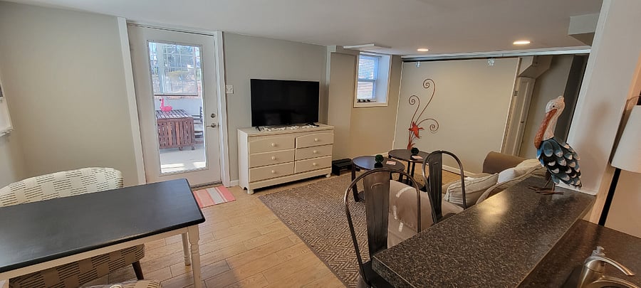 Unit 2: 1/1 Basement Apartment