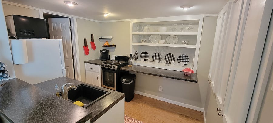 Unit 2: 1/1 Basement Apartment