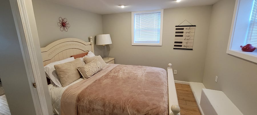 Unit 2: 1/1 Basement Apartment