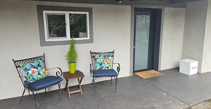 Separate Entrance to the Studio with outdoor seating