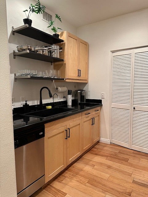 Furnished Finder property 828510_1 photo 18