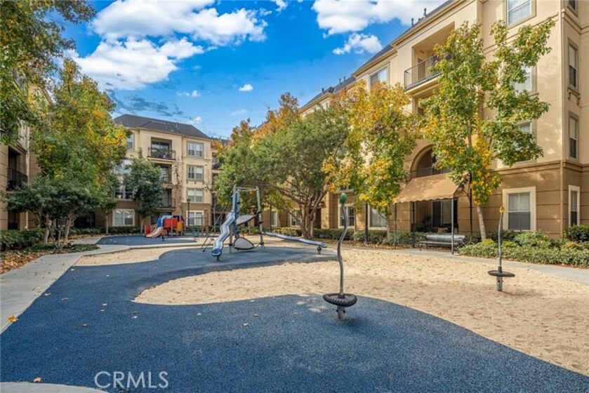 Furnished Finder property 828510_1 photo 32