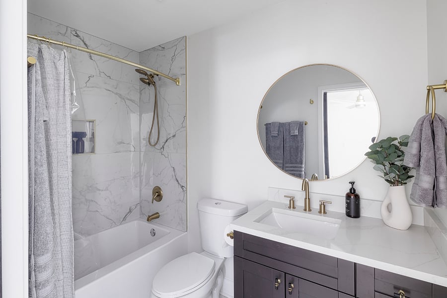 Full bathroom 1