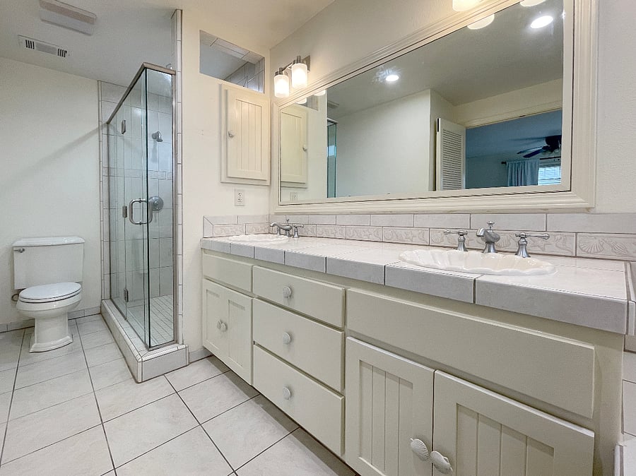 Spacious Primary Bedroom With Double Shower Head