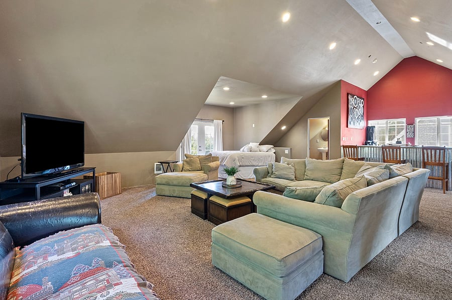 Large Sectional & Lounge Chair