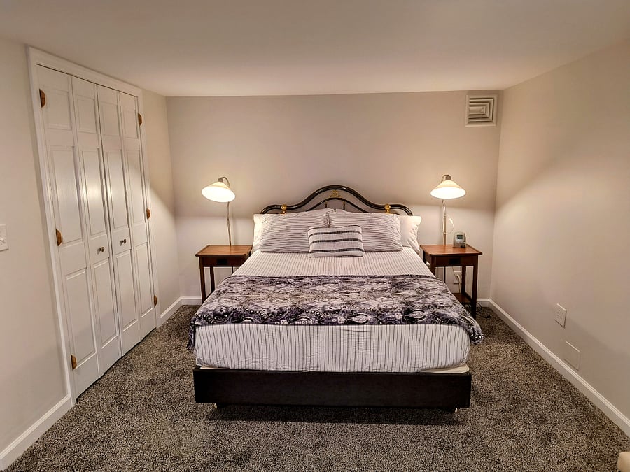 Sleeping Alcove with queen size bed