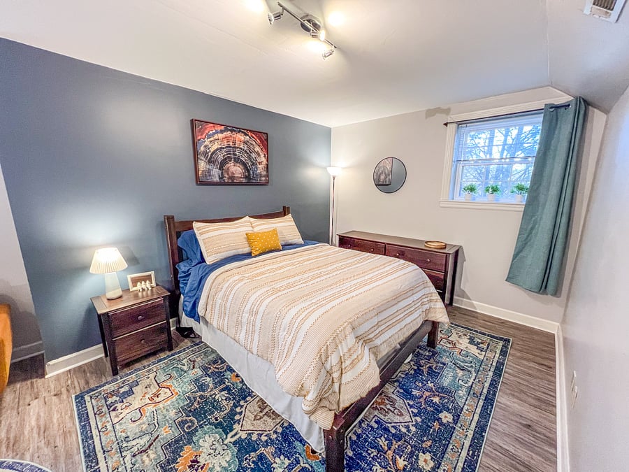 Queen bed with new memory foam mattress.