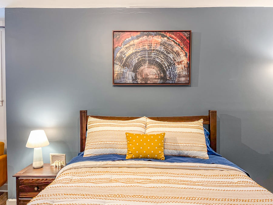 Queen bed with new memory foam mattress.