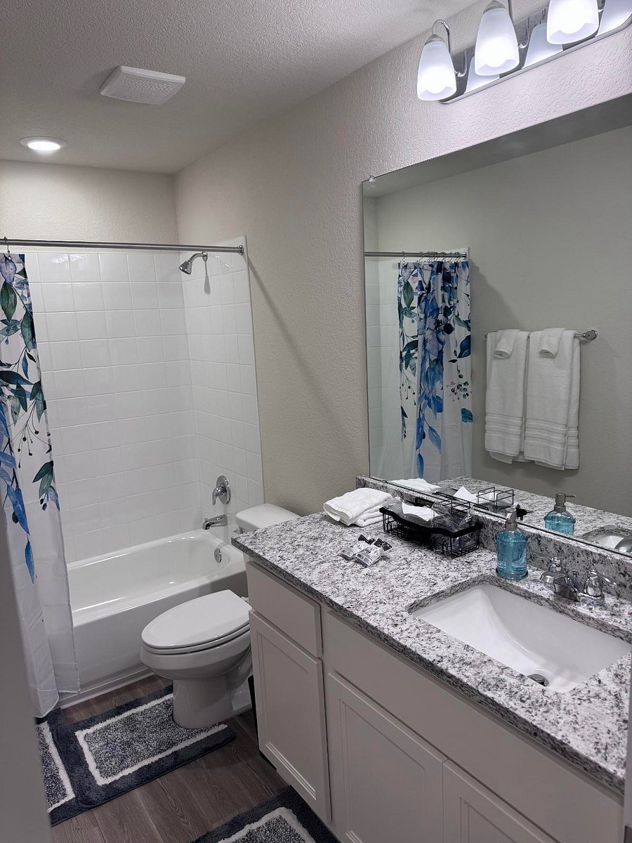 Upstairs shared full bath for bedroom 1&2
