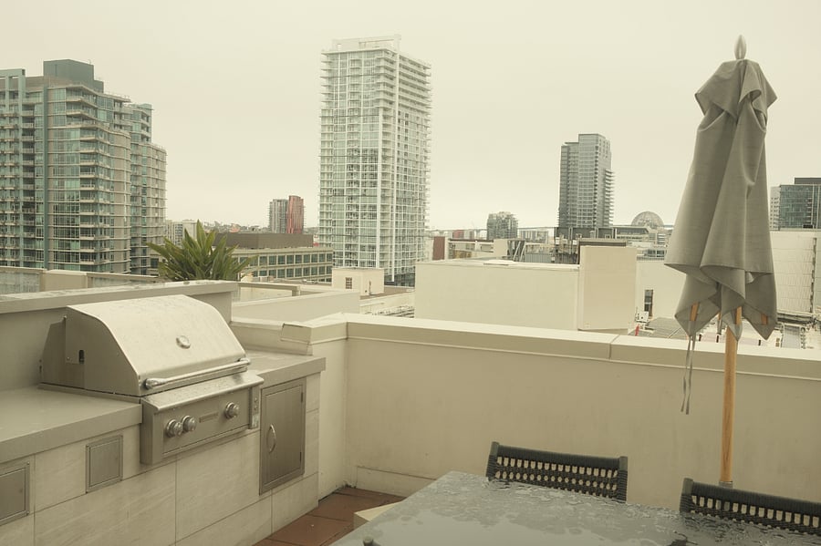 Outdoor Lounge with grill (10th floor)