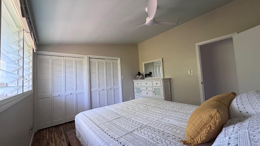 queen bedroom