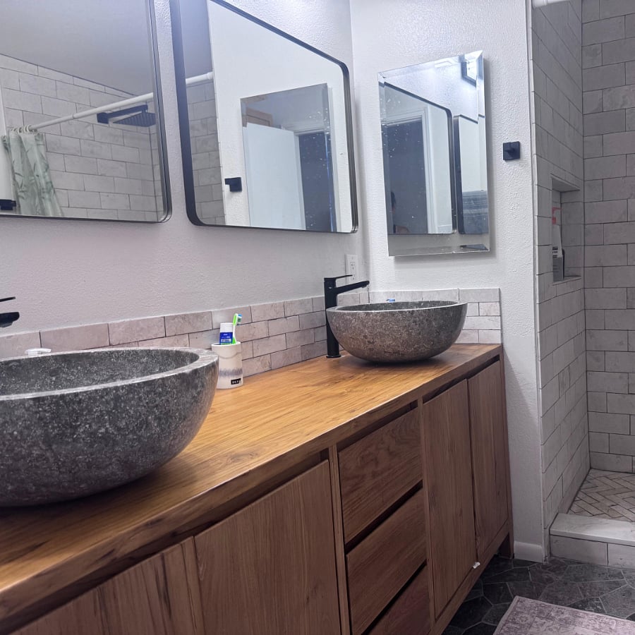 bathroom 1 double sinks
