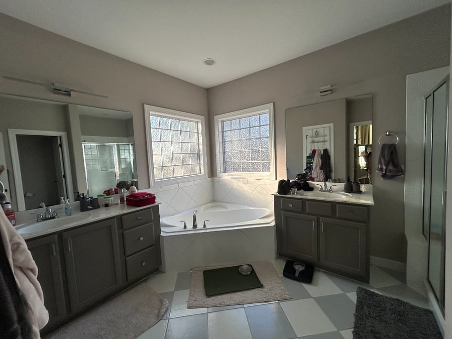 Arcadia room bathroom
