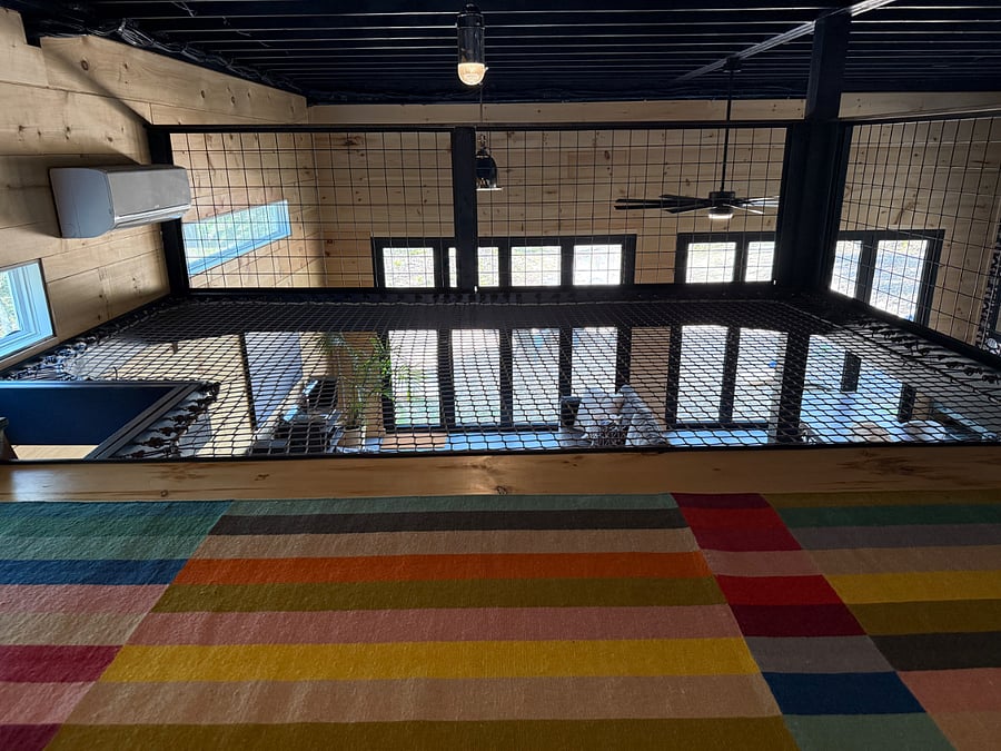 Loft net for lounging
