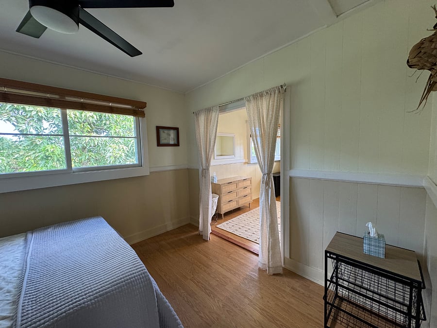 Queen room