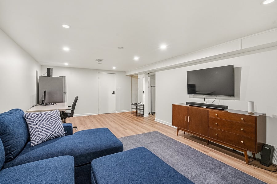 Basement Space. Queen sleeper sofa, Smart TV, Working Desk, Full size fridge