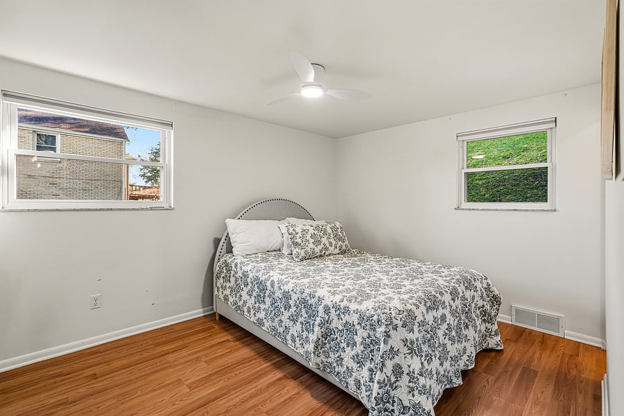 Bedroom 1: Queen Bed, Half bathroom, Full closet