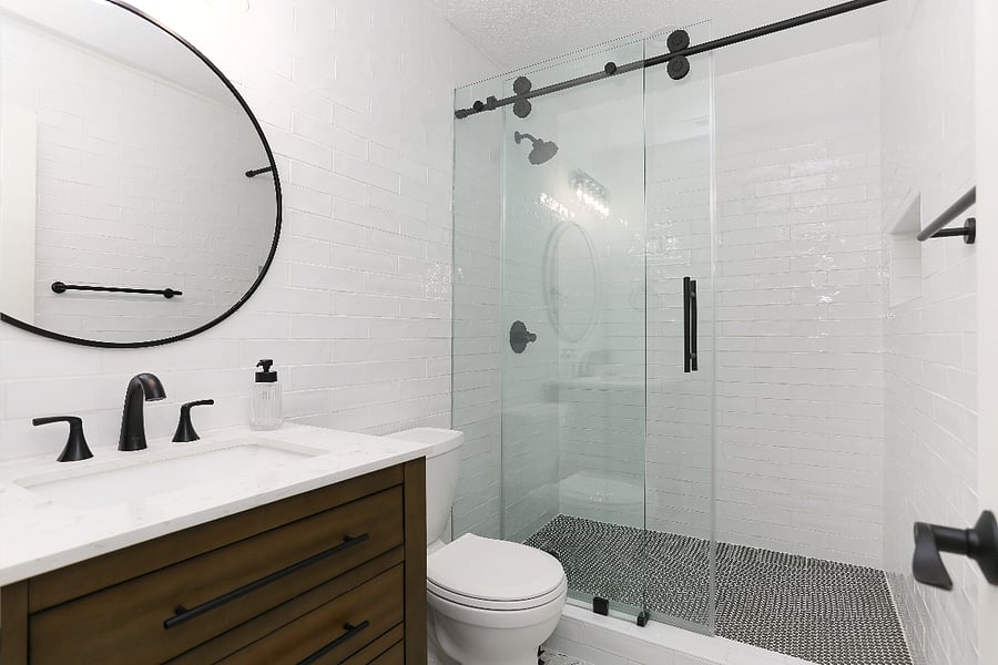 Downstairs full bathroom. 
