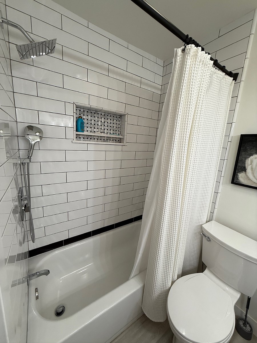 Guest bathroom upstairs 