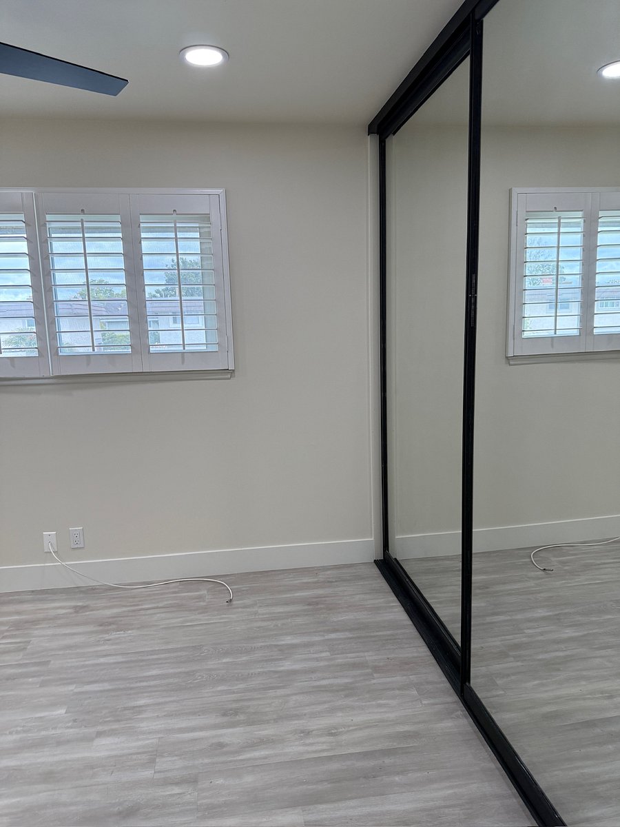 Guest bedroom and/or Office space 