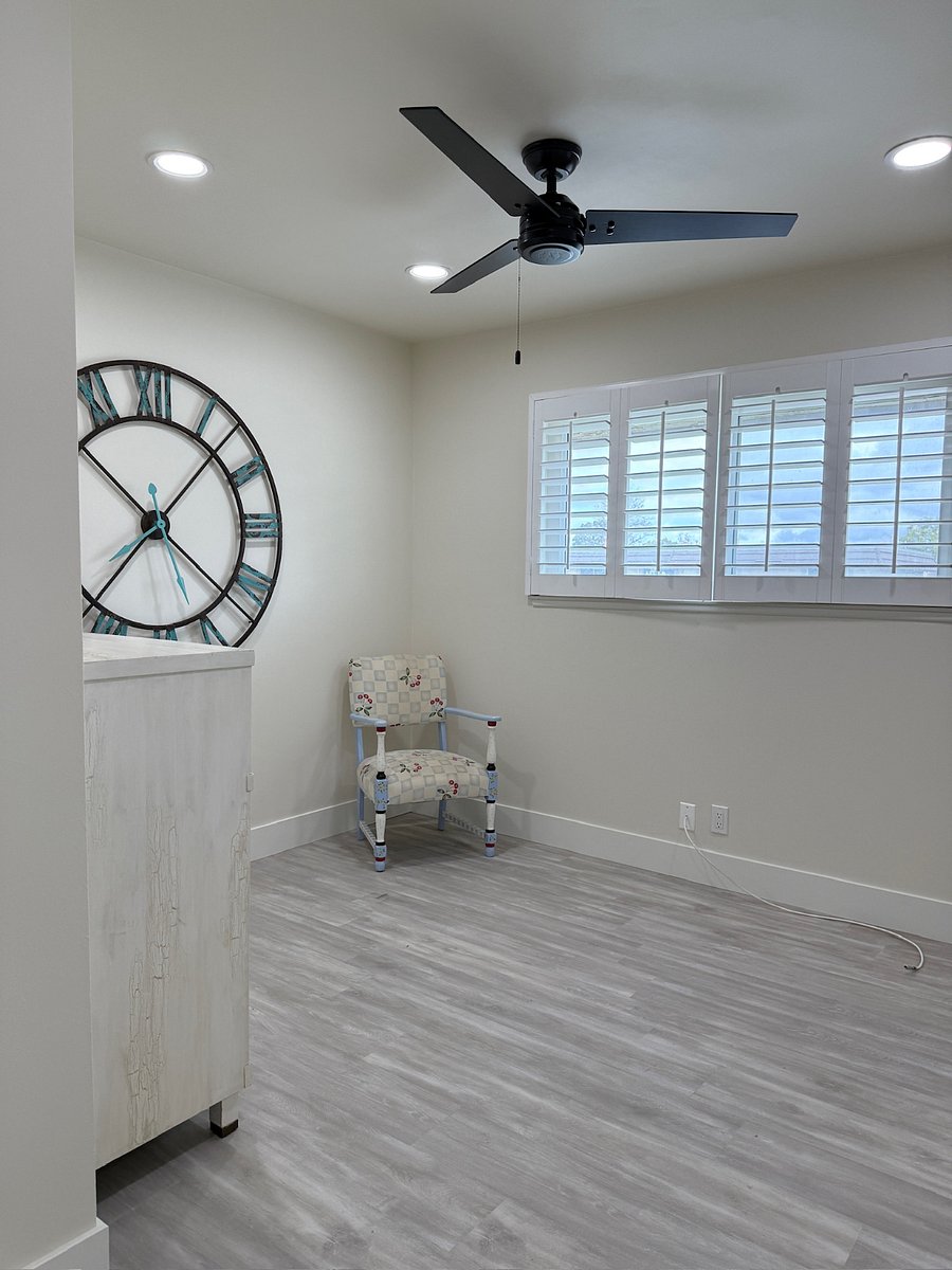 Guest bedroom and/or Office space 