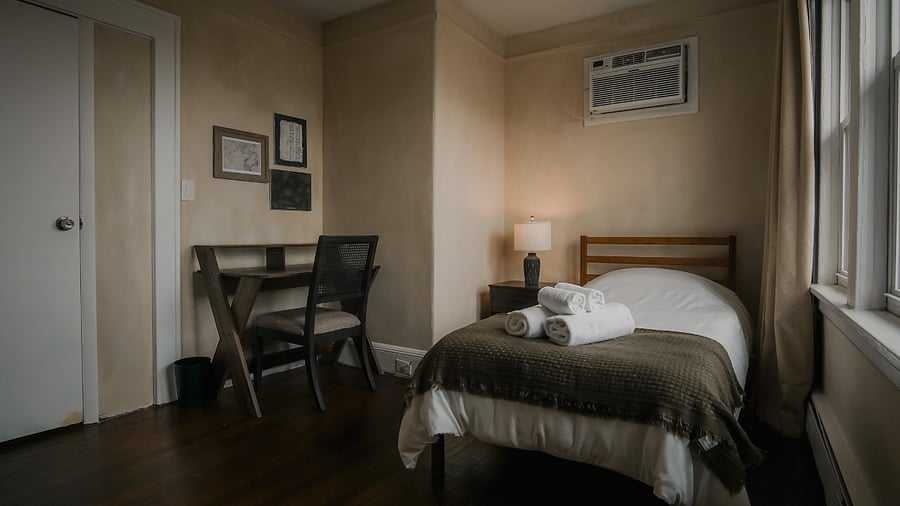 Bedroom 1 (Twin Bed)